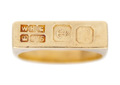 Lot 47 - A 9k gold ingot signet ring.