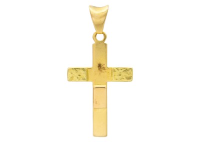 Lot 66 - An 18k gold cross pendant.