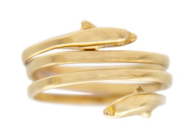 Lot 55 - A 14k gold dolphin terminal design ring.