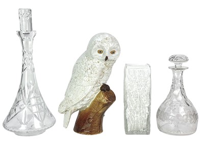 Lot 193 - Glassware and a John Bourdeaux pottery owl.