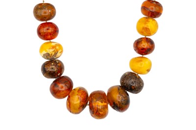 Lot 15 - An impressive amber bead necklace.