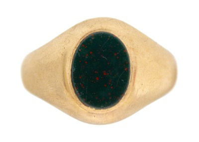 Lot 74 - A 9k bloodstone set signet ring.