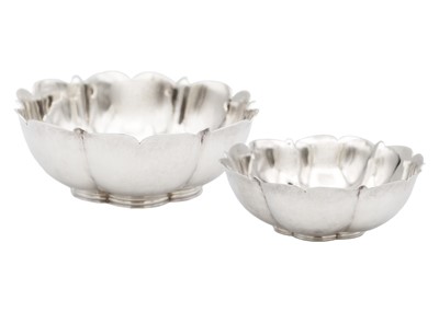 Lot 281 - A modern silver pair of graduated bowls.