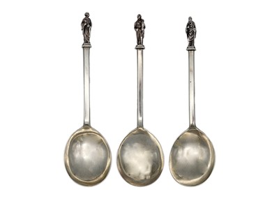 Lot 219 - A set of three silver apostle spoons.