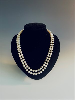 Lot 2586 - A necklace of approximately 114 cultured...