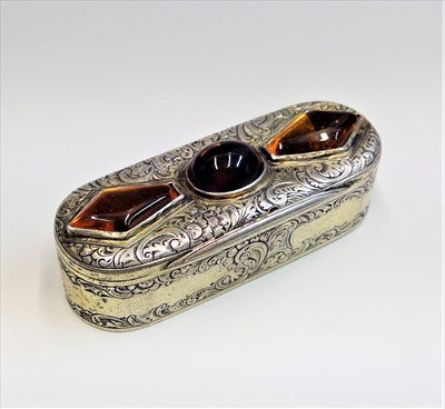 Lot 2568 - A finely chased silver-gilt snuff box-...