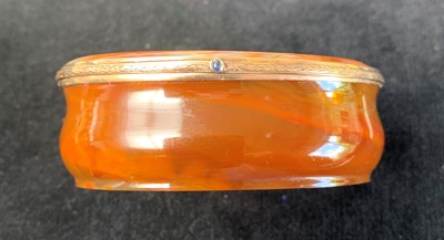 Lot 2558 - A choice gold mounted agate box with a tiny...