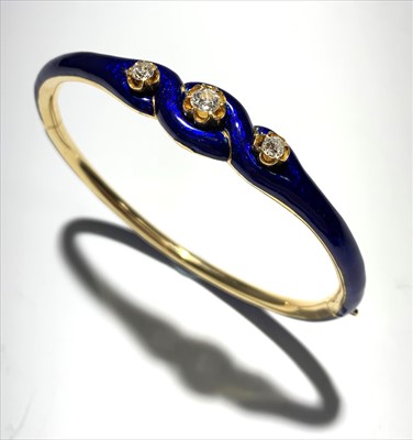 Lot 2533 - A good gold and blue enamel hinged bangle set...