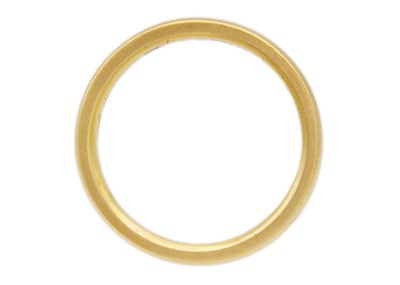 Lot 134 - A 22k band ring.