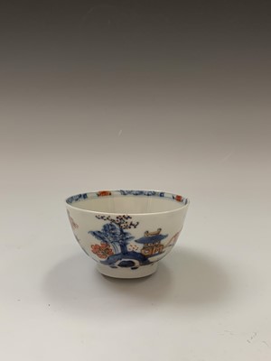Lot 139 - A selection of Chinese Imari porcelain items,...