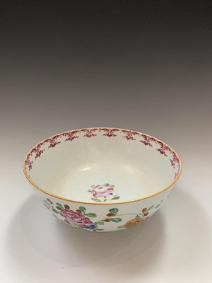 Lot 138 - A Chinese porcelain famille rose bowl, 18th...