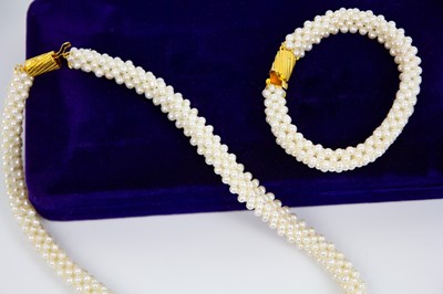 Lot 288 - A multi-strand cultured pearl bracelet and necklace set.