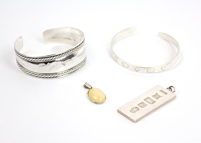 Lot 312 - A selection of silver jewellery.