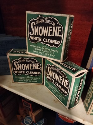 Lot 906 - Britain in the Blitz