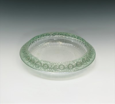 Lot 996 - A Lalique 'Marguerites' pattern shallow...