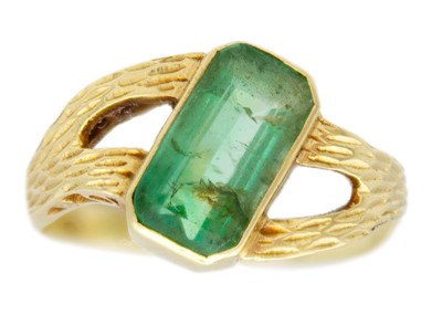 Lot 207 - An emerald ring in 14k yellow gold.