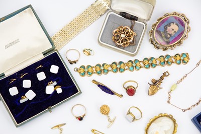 Lot 281 - A selection of Victorian and later gold plated costume jewellery.