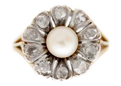 Lot 112 - An antique pearl and diamond cluster gold ring.