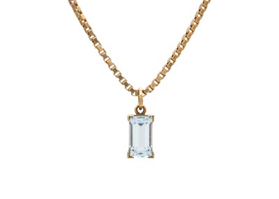 Lot 239 - A 9k gold aquamarine pendant on a box chain.