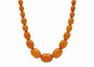 Lot 269 - A graduated butterscotch amber necklace.