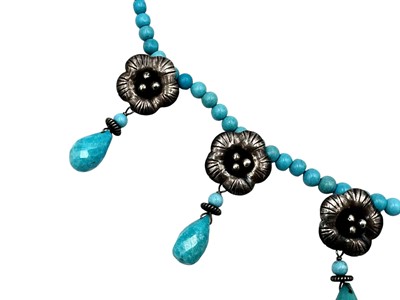 Lot 42 - A selection of costume jewellery.