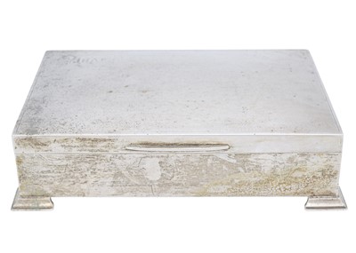 Lot 9 - An early 20th-century sterling silver engine turned cigarette box.