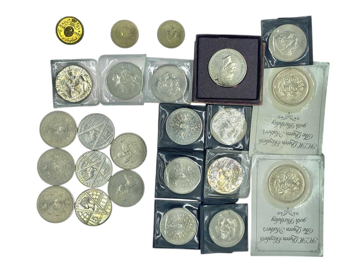 Lot 34 - A collection of GB commemorative coins.