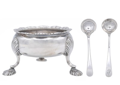 Lot 20 - A George III silver circular salt, together with two salt spoons.