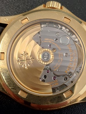Lot 1005 - PATEK PHILIPPE - A fine Calatrava 18k gentleman's automatic wristwatch.