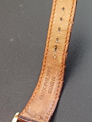 Lot 1005 - PATEK PHILIPPE - A fine Calatrava 18k gentleman's automatic wristwatch.