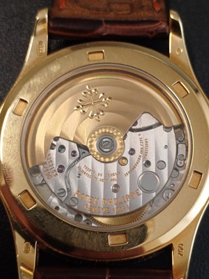 Lot 1005 - PATEK PHILIPPE - A fine Calatrava 18k gentleman's automatic wristwatch.