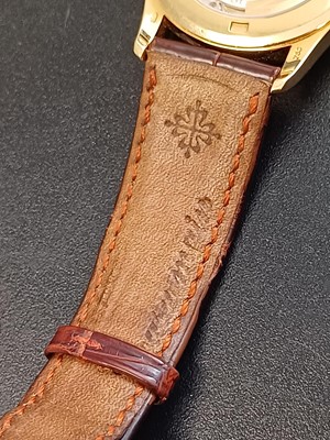 Lot 1005 - PATEK PHILIPPE - A fine Calatrava 18k gentleman's automatic wristwatch.