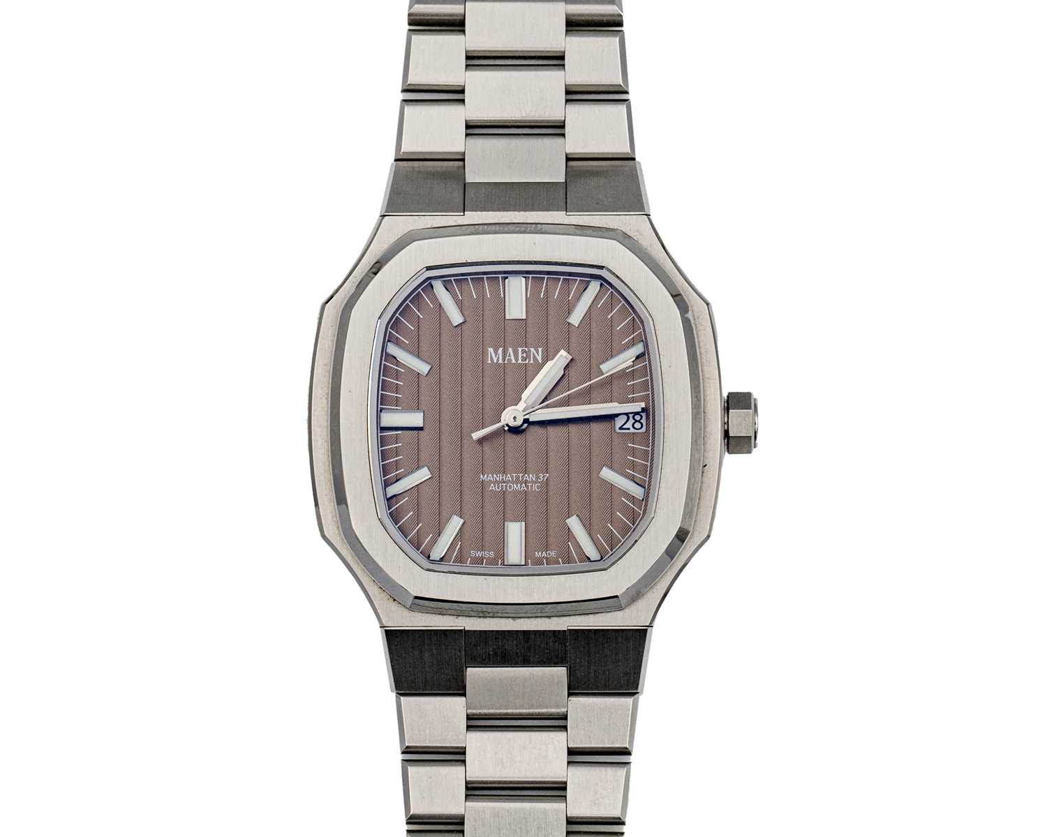 Lot 1017 - MAEN - A Manhattan 37 stainless steel gentleman's automatic bracelet wristwatch.