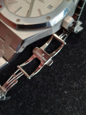Lot 1026 - AUDEMARS PIGUET - A fine Royal Oak stainless steel gentleman's automatic bracelet watch.