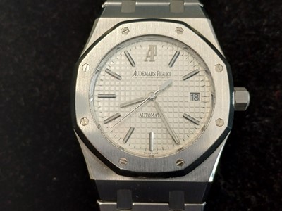 Lot 1026 - AUDEMARS PIGUET - A fine Royal Oak stainless steel gentleman's automatic bracelet watch.
