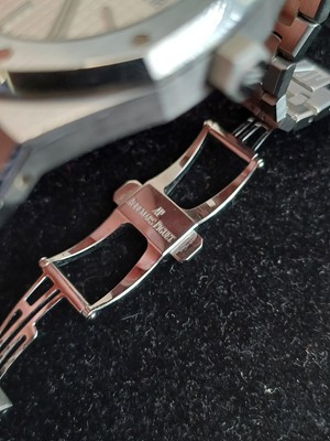 Lot 1026 - AUDEMARS PIGUET - A fine Royal Oak stainless steel gentleman's automatic bracelet watch.