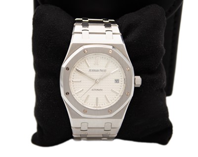 Lot 1026 - AUDEMARS PIGUET - A fine Royal Oak stainless steel gentleman's automatic bracelet watch.
