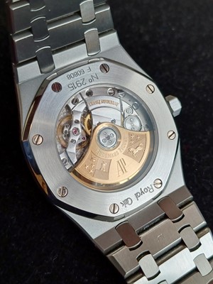 Lot 1026 - AUDEMARS PIGUET - A fine Royal Oak stainless steel gentleman's automatic bracelet watch.