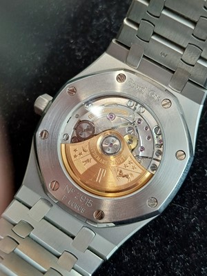 Lot 1026 - AUDEMARS PIGUET - A fine Royal Oak stainless steel gentleman's automatic bracelet watch.