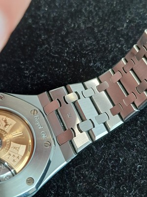 Lot 1026 - AUDEMARS PIGUET - A fine Royal Oak stainless steel gentleman's automatic bracelet watch.