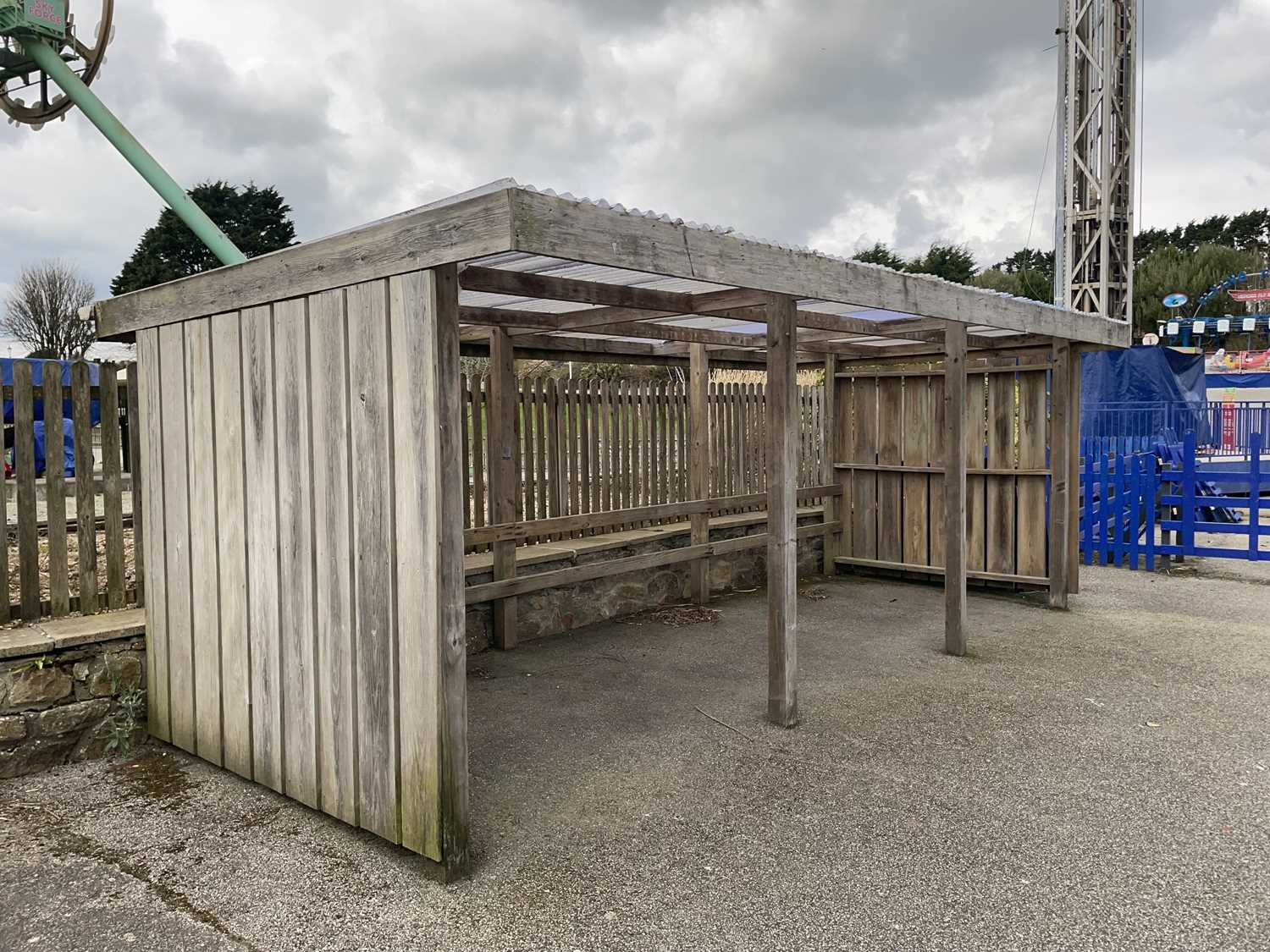 Lot 2098 - Open Shelter.