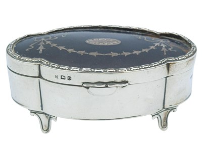 Lot 67 - A George V silver and tortoiseshell pique trinket box by E S Barnsley & Co.