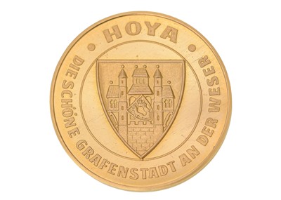 Lot 113 - A modern German high-purity gold commemorative medallion.