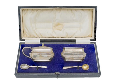 Lot 28 - A George V silver cruet set by Deakin & Francis Ltd, within fitted box.