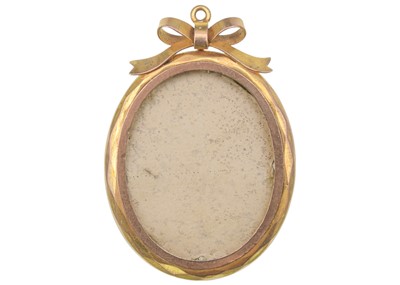 Lot 45 - A 9k gold photograph locket pendant.