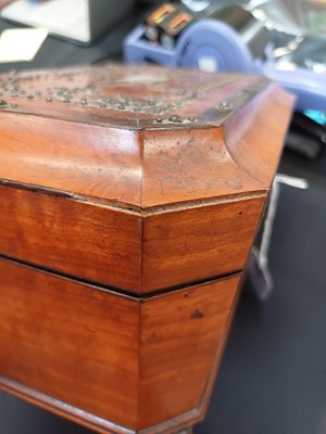 Lot 81 - A Satinwood and purple heart banded work box.