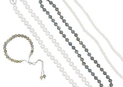 Lot 117 - A selection of cultured freshwater pearls with labradorite beads.