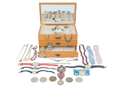 Lot 114 - A wooden jewellery box containing costume jewellery.