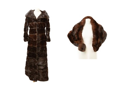 Lot 276 - An excellent quality mink fur coat and stole.