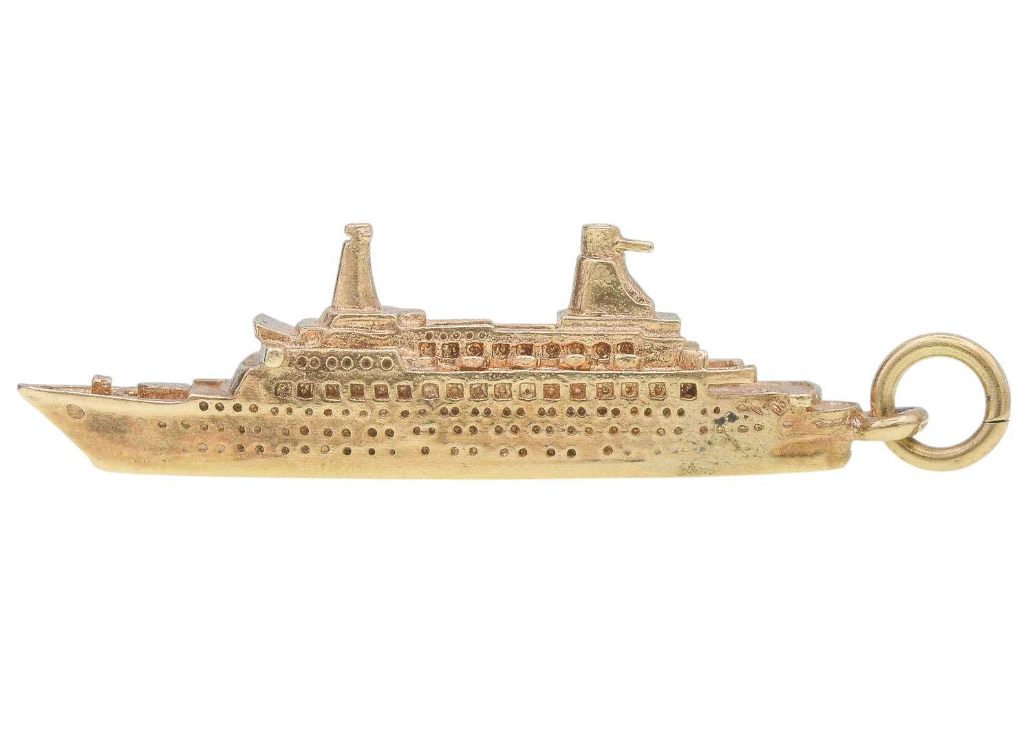 Lot 85 - A 9k gold cruise ship modelled charm.